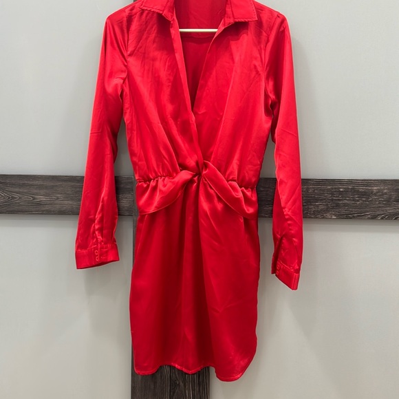 Red satin dress - Picture 1 of 3
